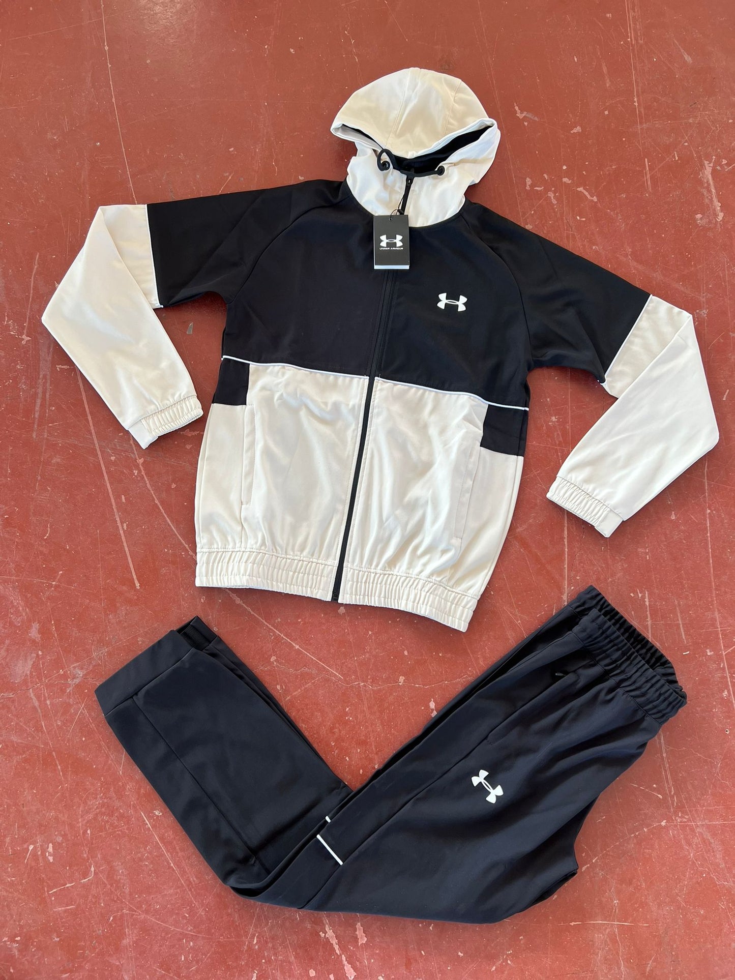 Conjunto Under Armour 2026 Black White