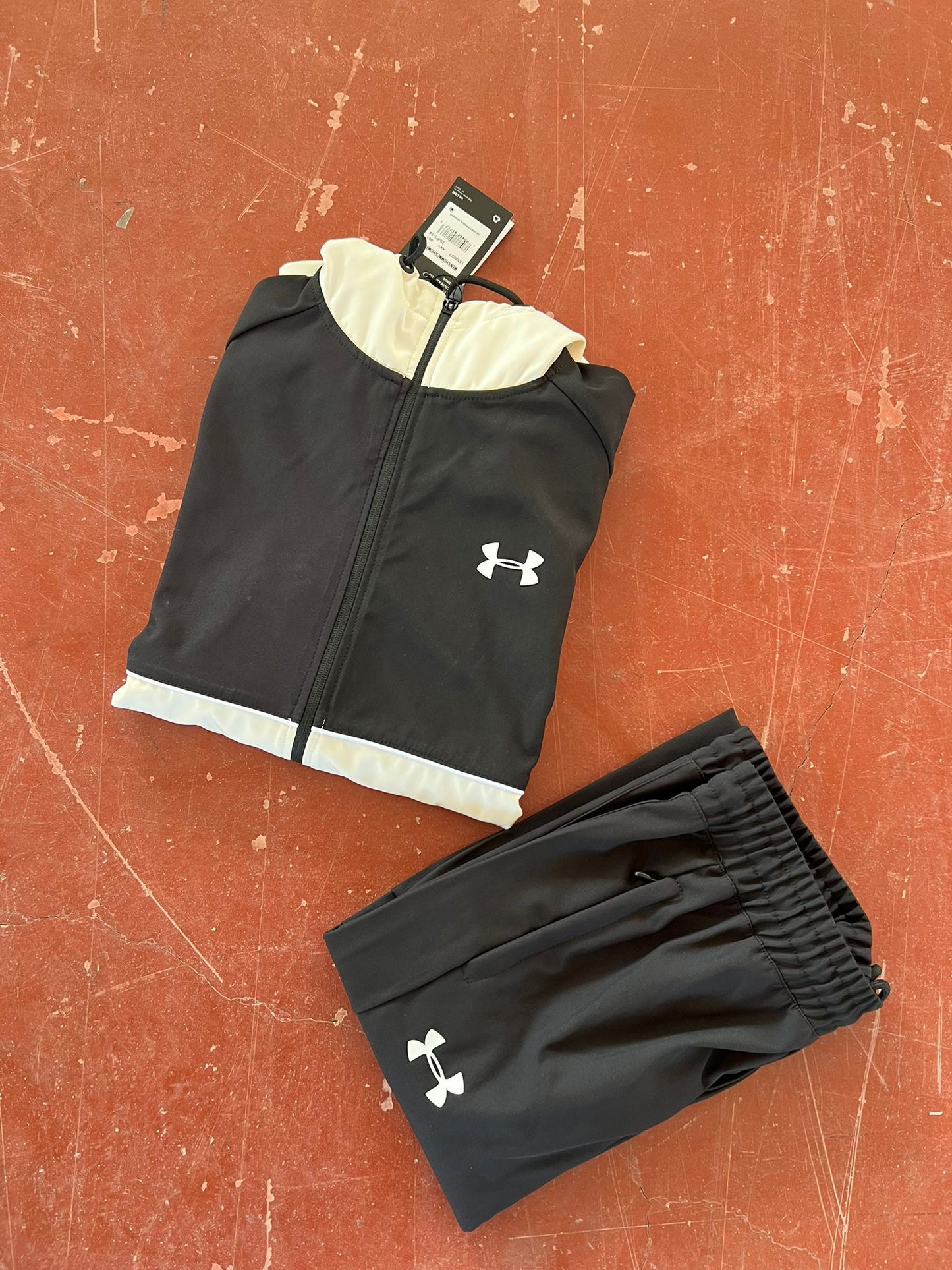 Conjunto Under Armour 2026 Black White