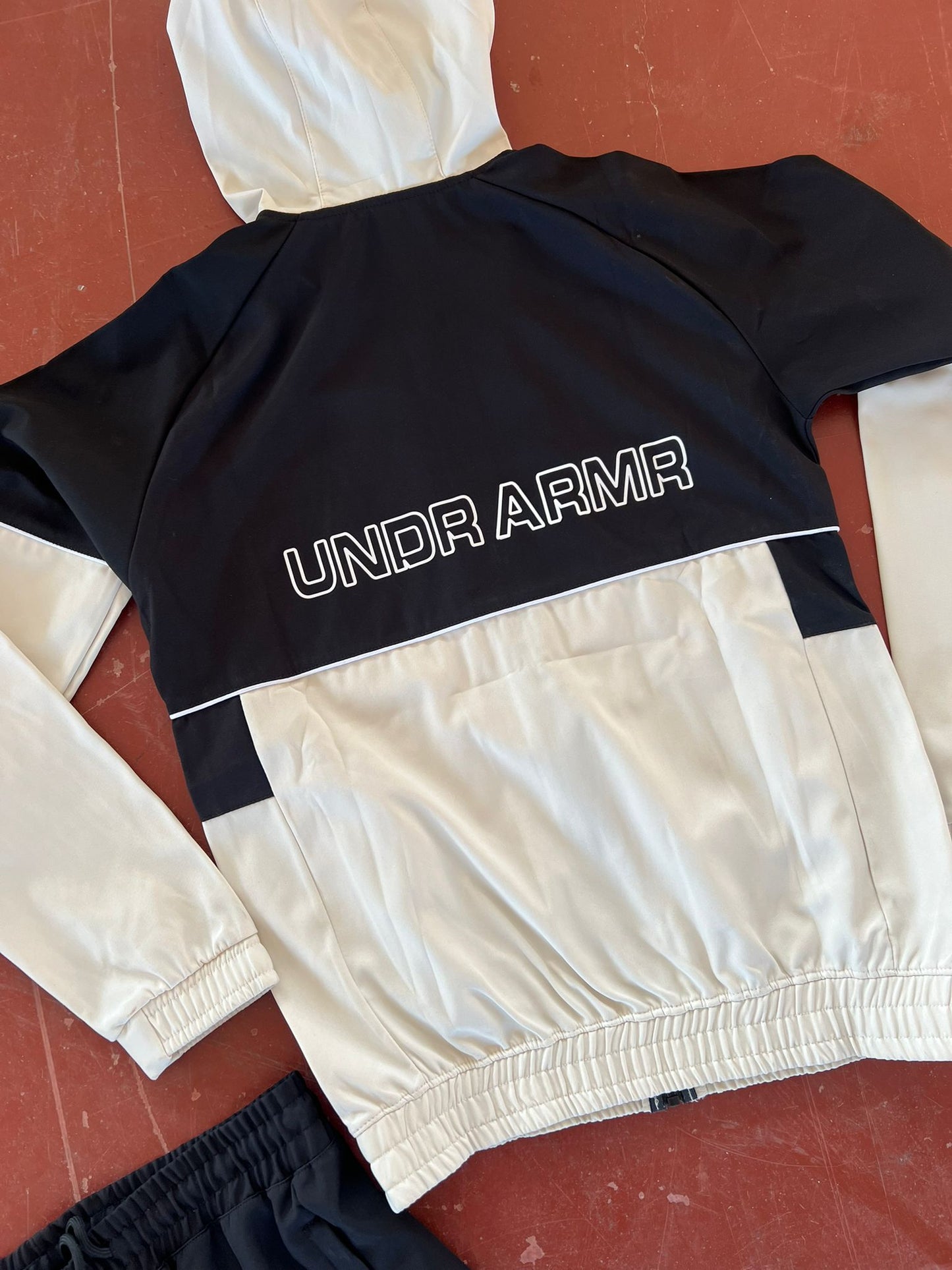 Conjunto Under Armour 2026 Black White