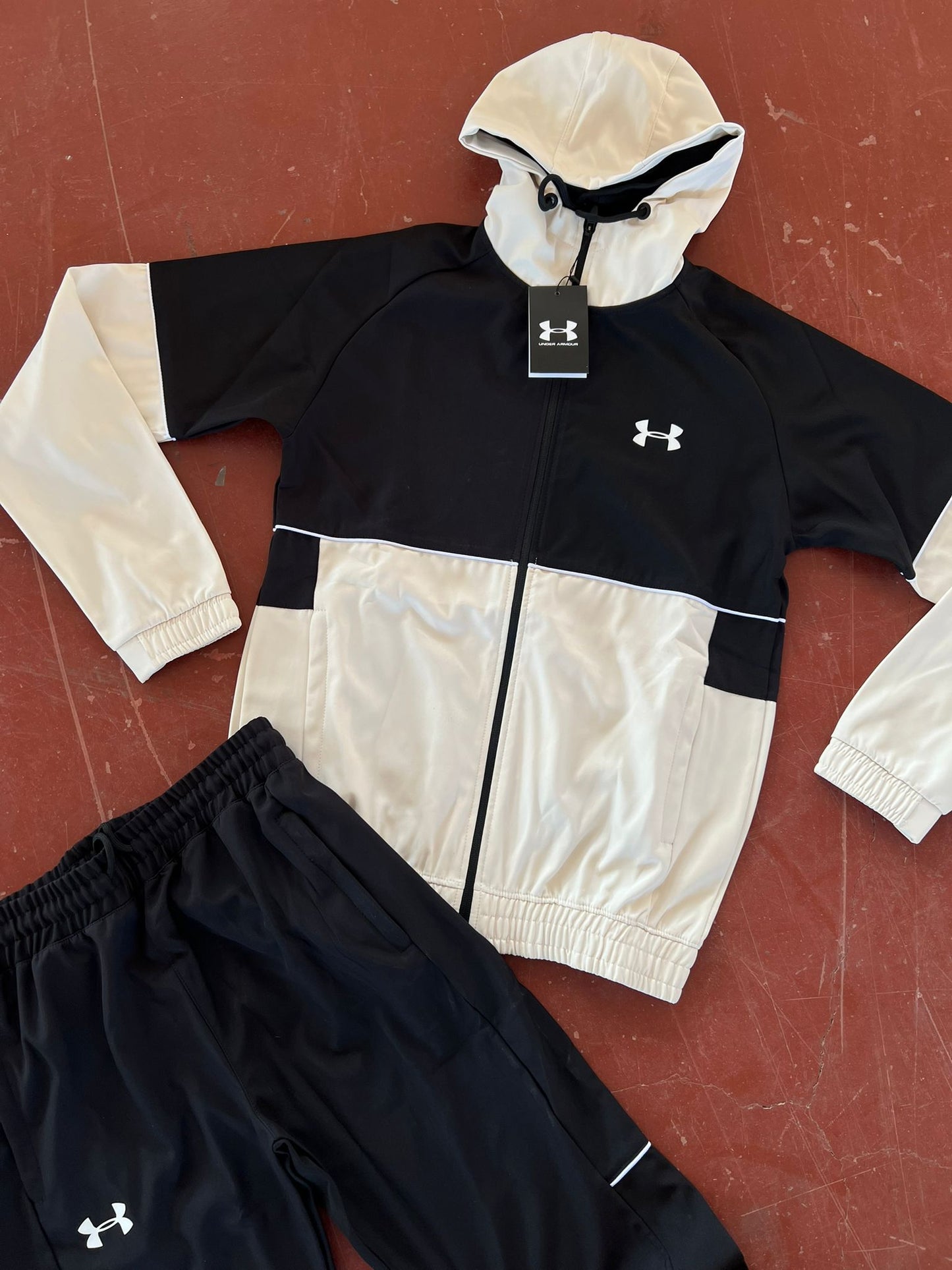 Conjunto Under Armour 2026 Black White