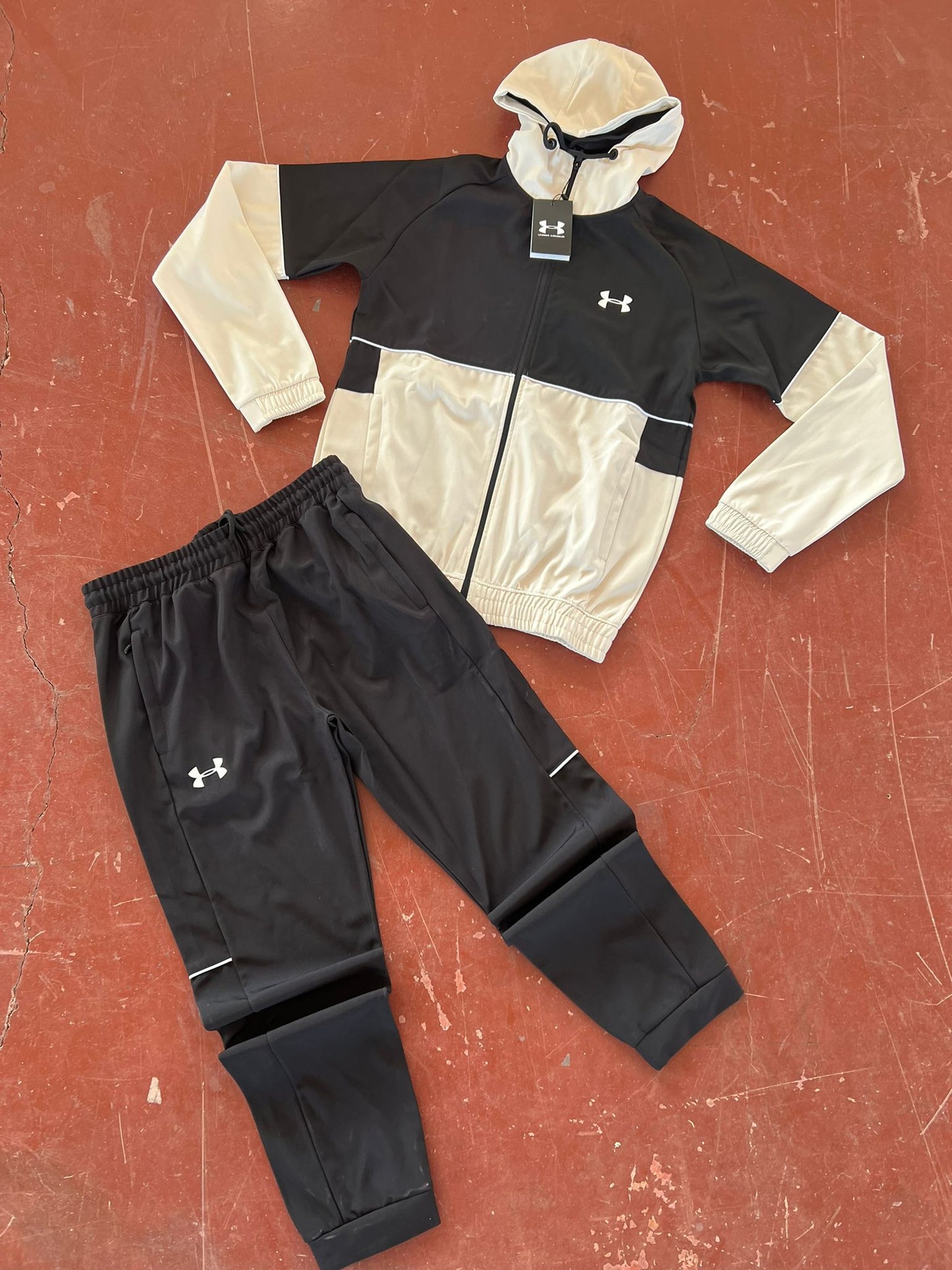 Conjunto Under Armour 2026 Black White