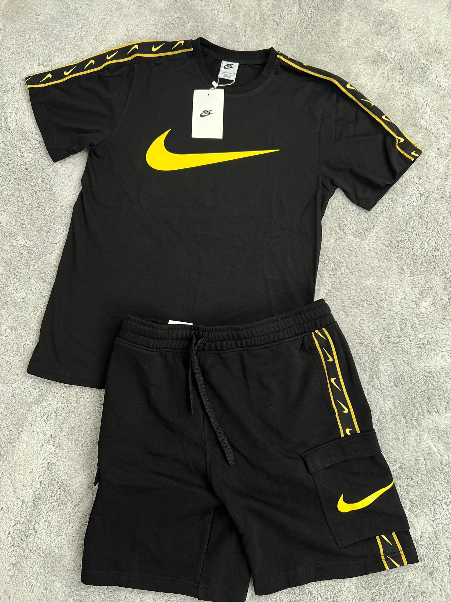 Conjunto Nike Black and Gold