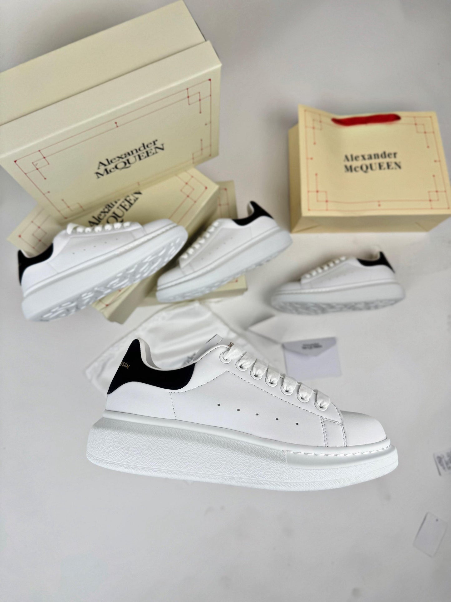 Alexander McQueen Blancas