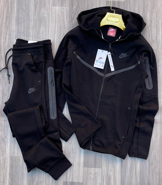 Nike Tech Fleece Negro
